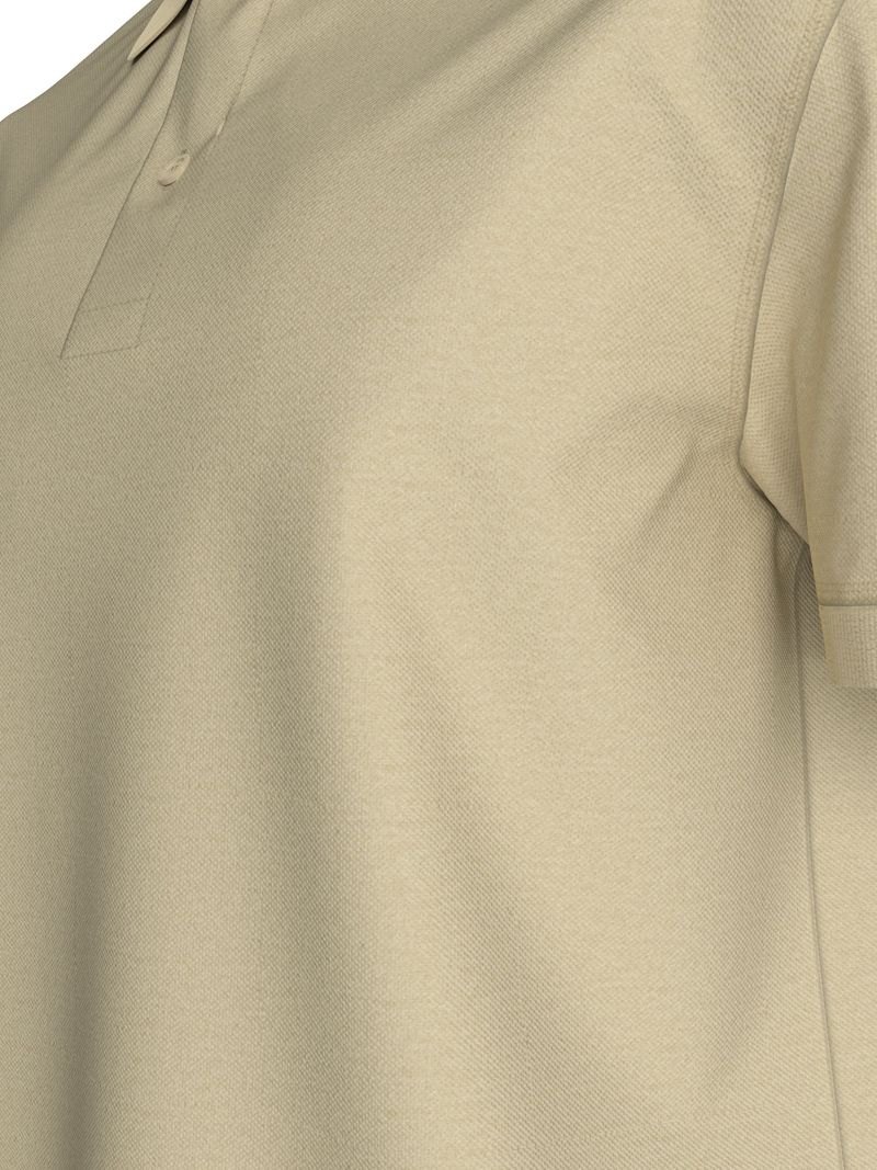 Polo-con-insignia