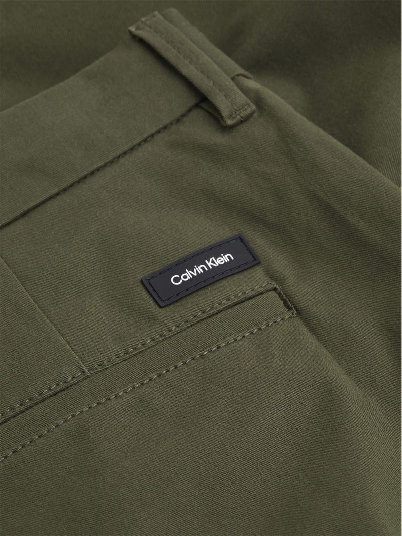 Chinos-slim-de-sarga-elastica