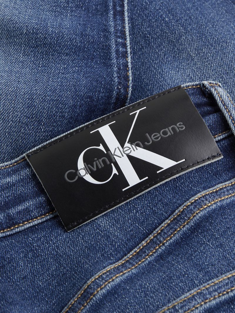 Jeans-skinny-con-efecto-desteñido