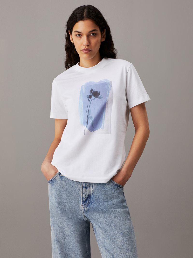 Playera-con-estampado-floral