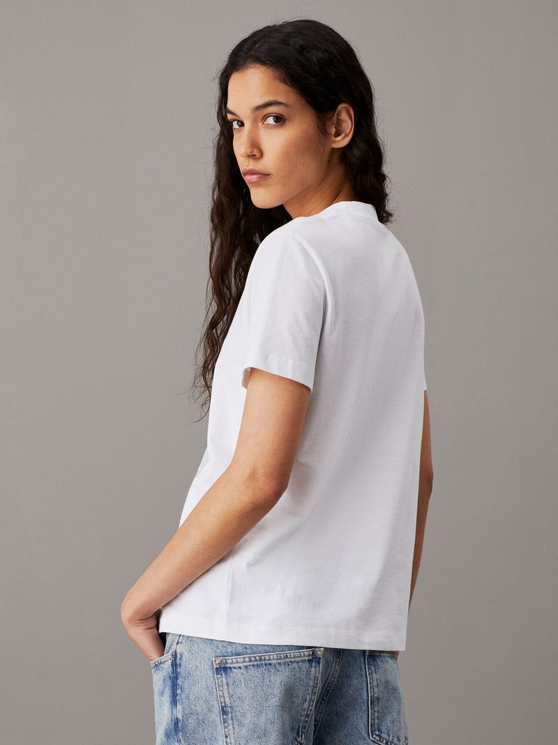 Playera-con-estampado-floral