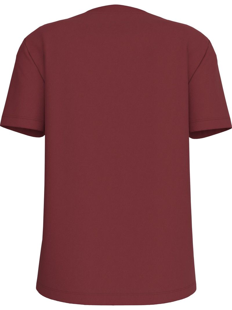 Playera-regular-con-insignia