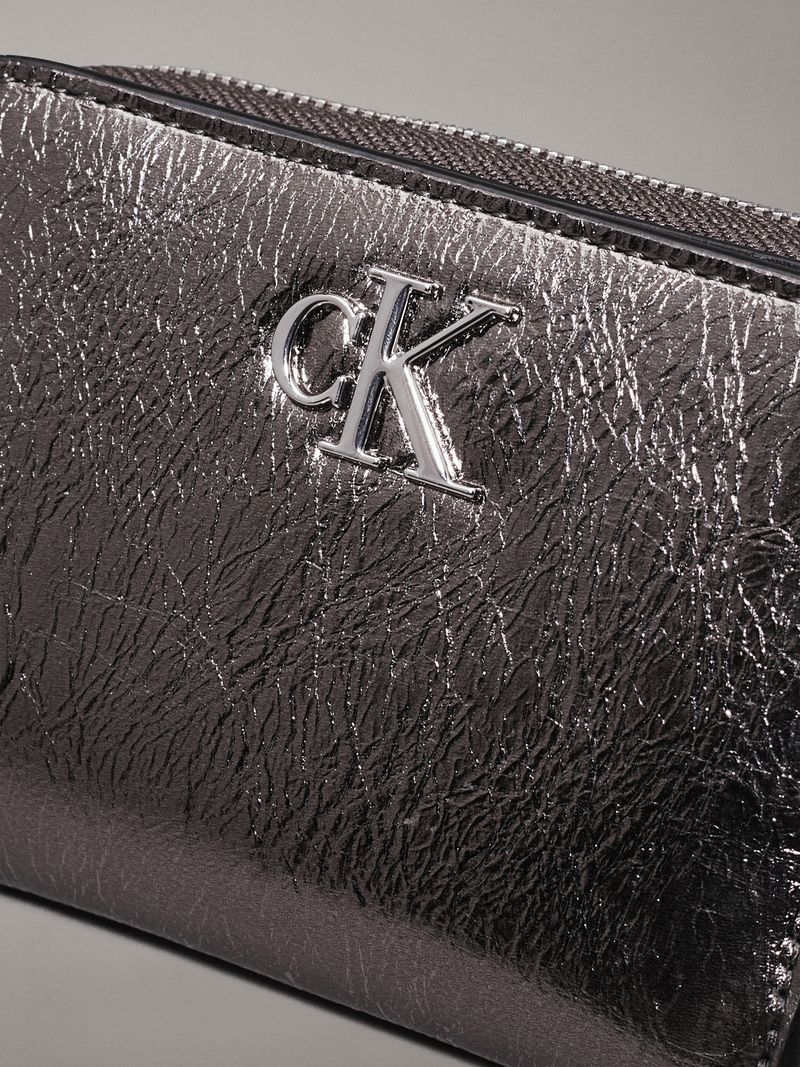 Billetera-con-zipper-metalica-en-el-contorno