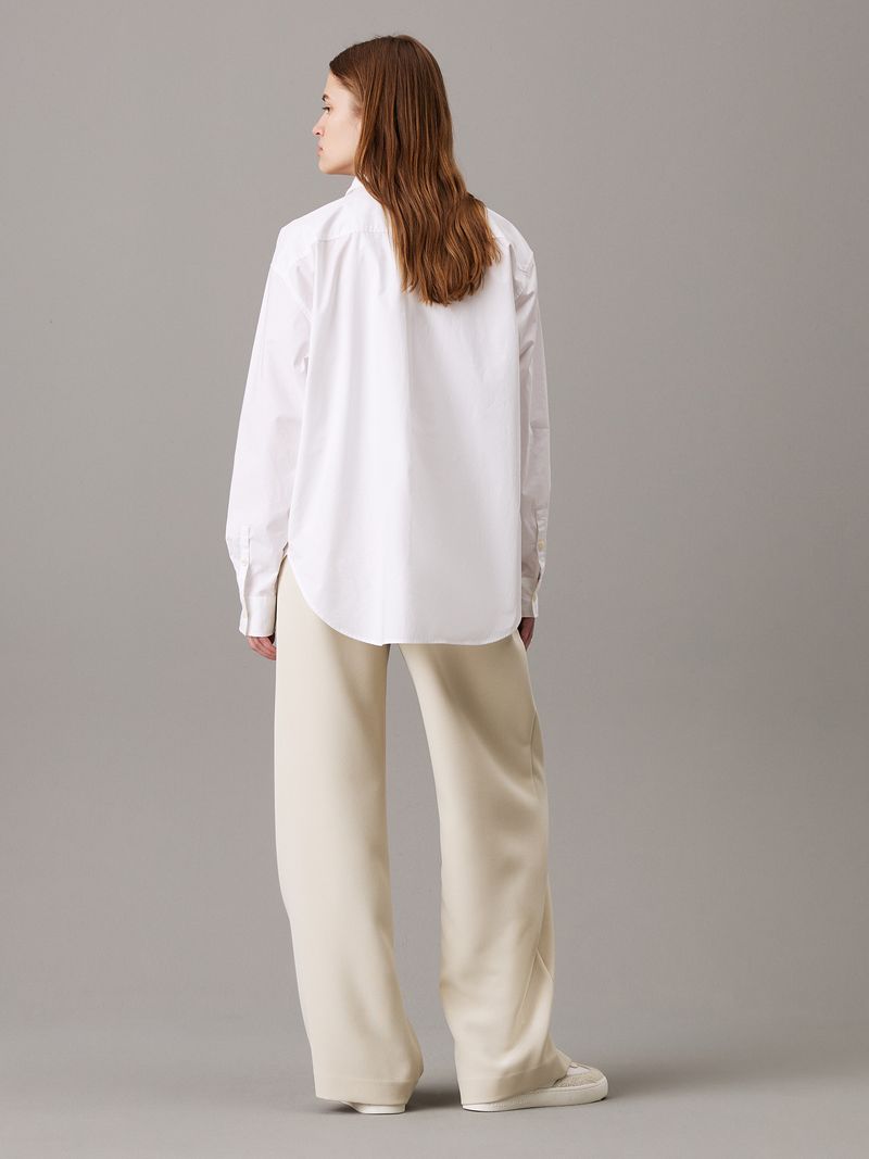 Pantalon-recto-de-crepe-plisado