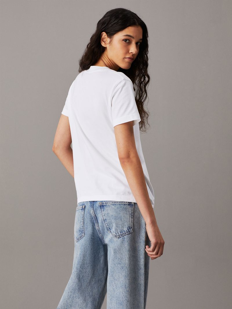 Playera-con-logo-bordado