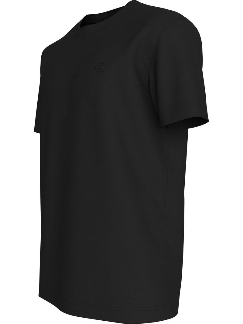 Playera-con-logotipo-en-la-espalda