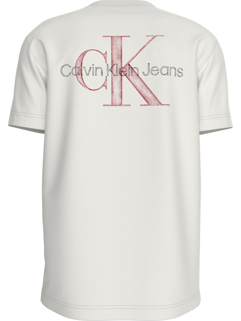 Playera-con-logotipo-en-la-espalda