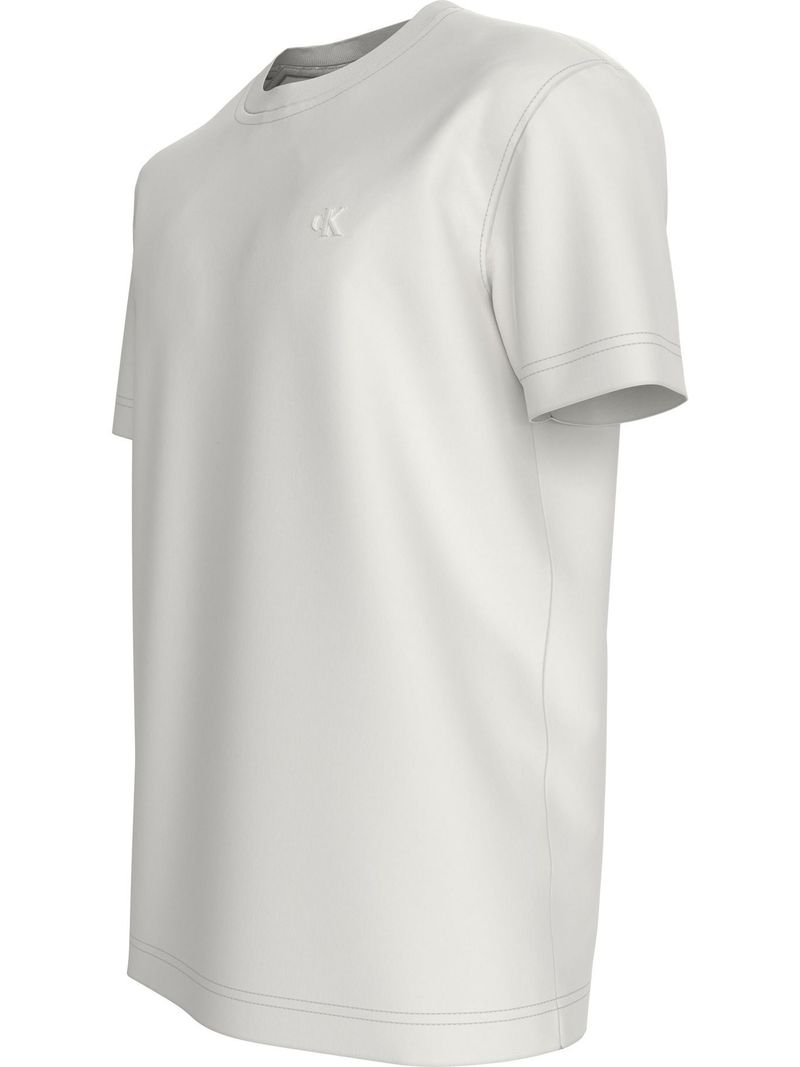 Playera-con-logotipo-en-la-espalda