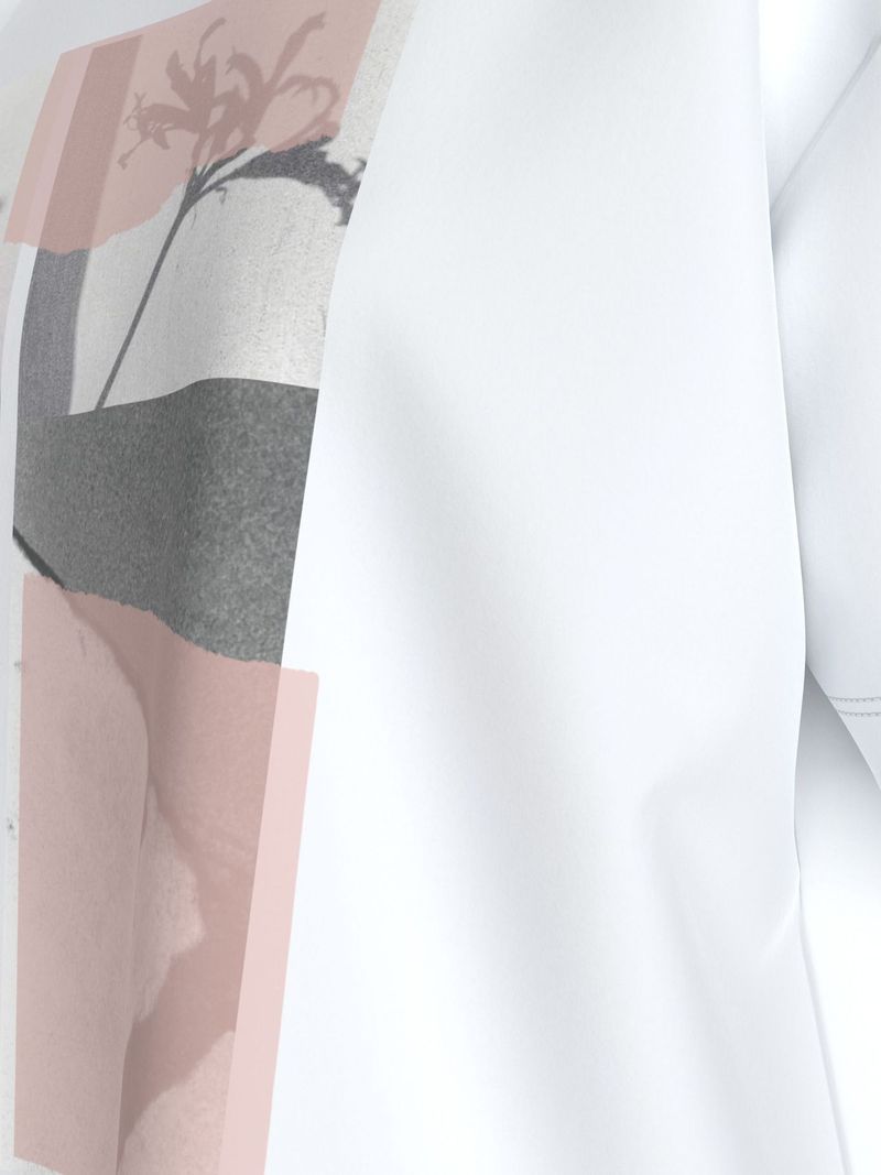 Playera-relaxed-con-estampado-floral