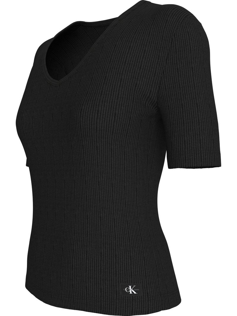 Playera-slim-de-canale-con-cuello-en-V