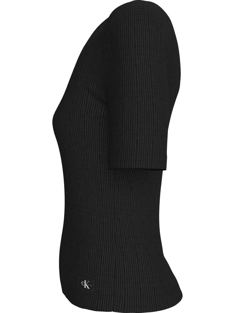 Playera-slim-de-canale-con-cuello-en-V
