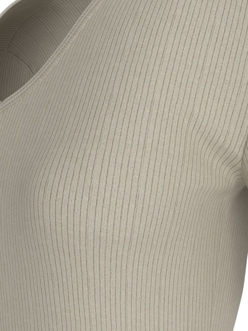 Playera-slim-de-canale-con-cuello-en-V