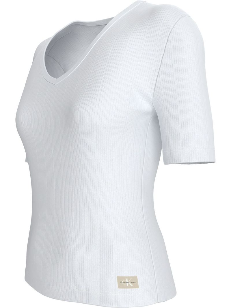 Playera-slim-de-canale-con-cuello-en-V