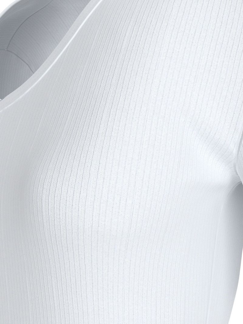 Playera-slim-de-canale-con-cuello-en-V