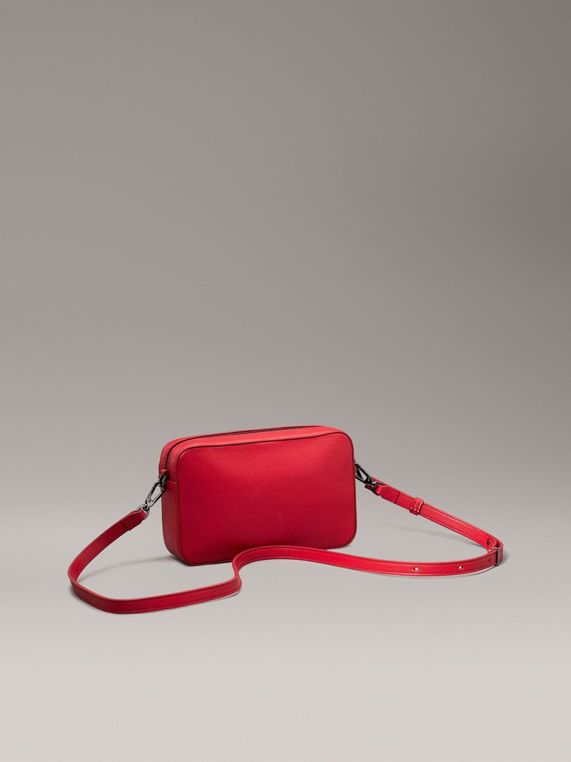 Bandolera-acolchada-con-solapa