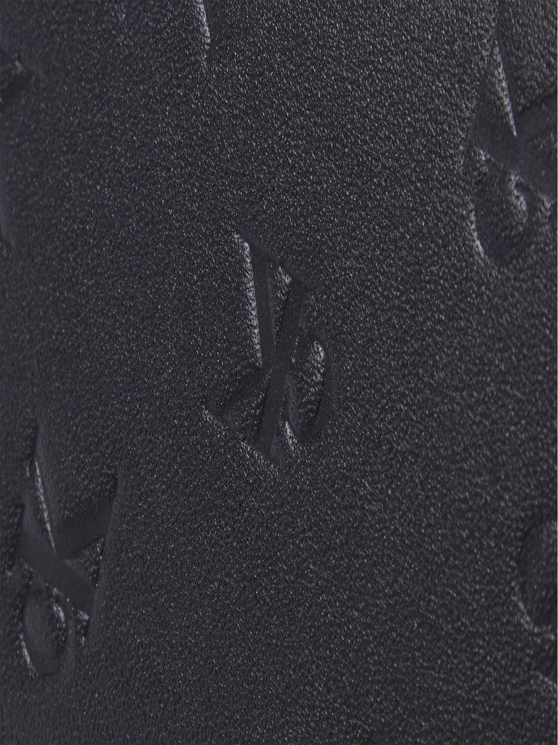 Billetera-bifold-con-estampado-en-relieve