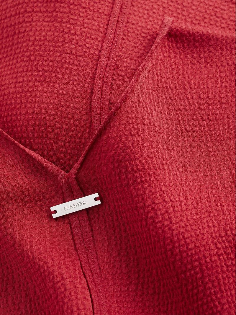 Blusa-de-saten-martillado-con-escote-en-v
