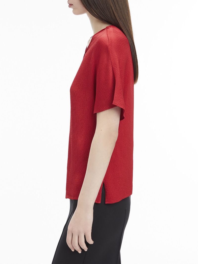 Blusa-de-saten-martillado-con-escote-en-v