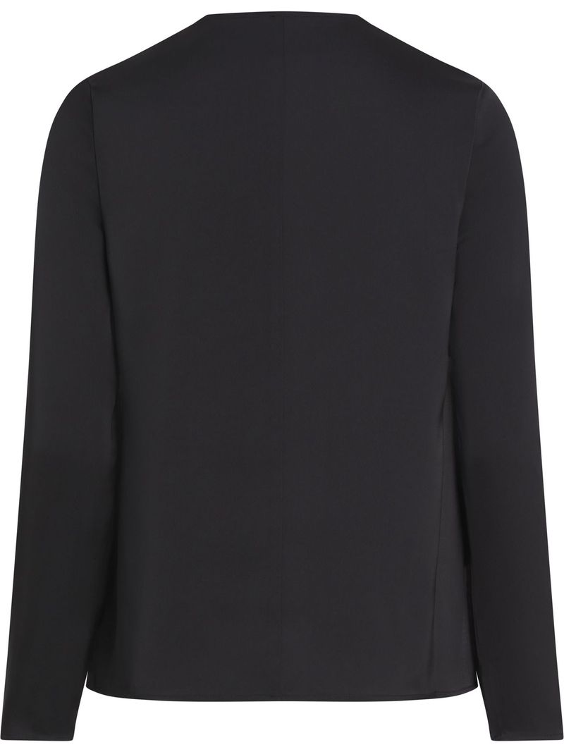 Blusa-ligera-de-saten-mangas-largas
