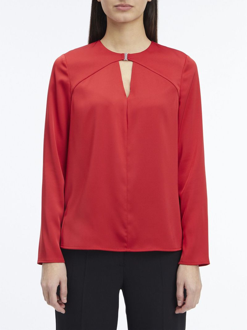 Blusa-ligera-de-saten-mangas-largas