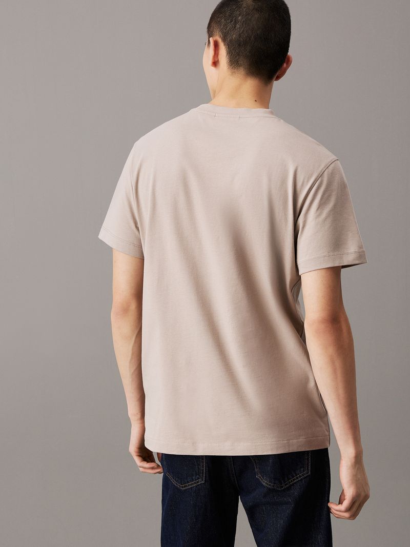 Playera-con-logo-en-la-cinta