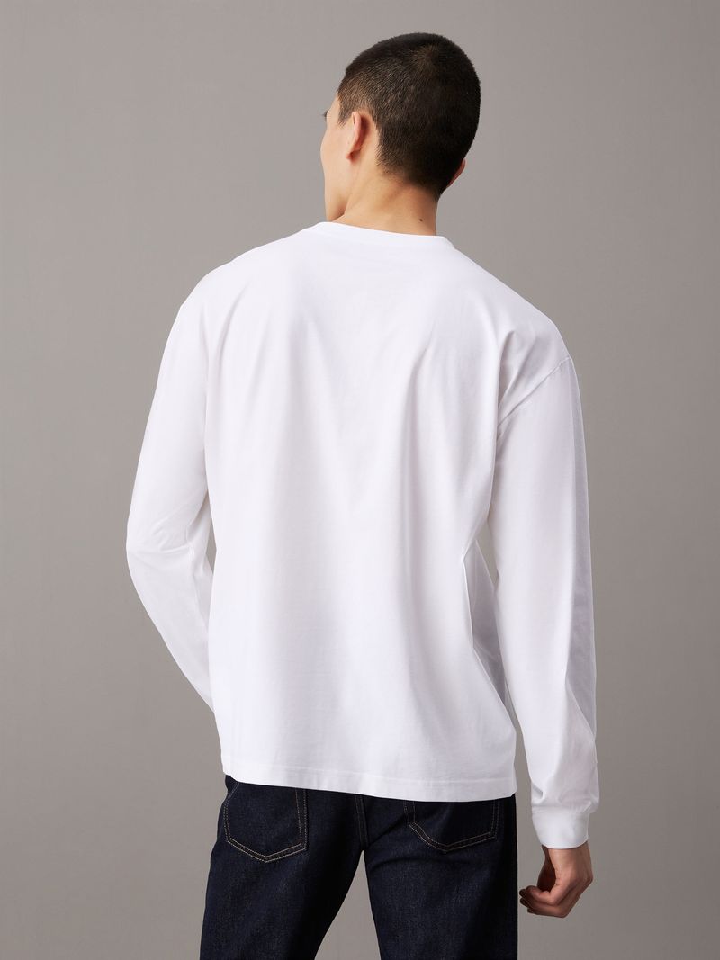 Playera-de-manga-larga-con-estampado-grafico
