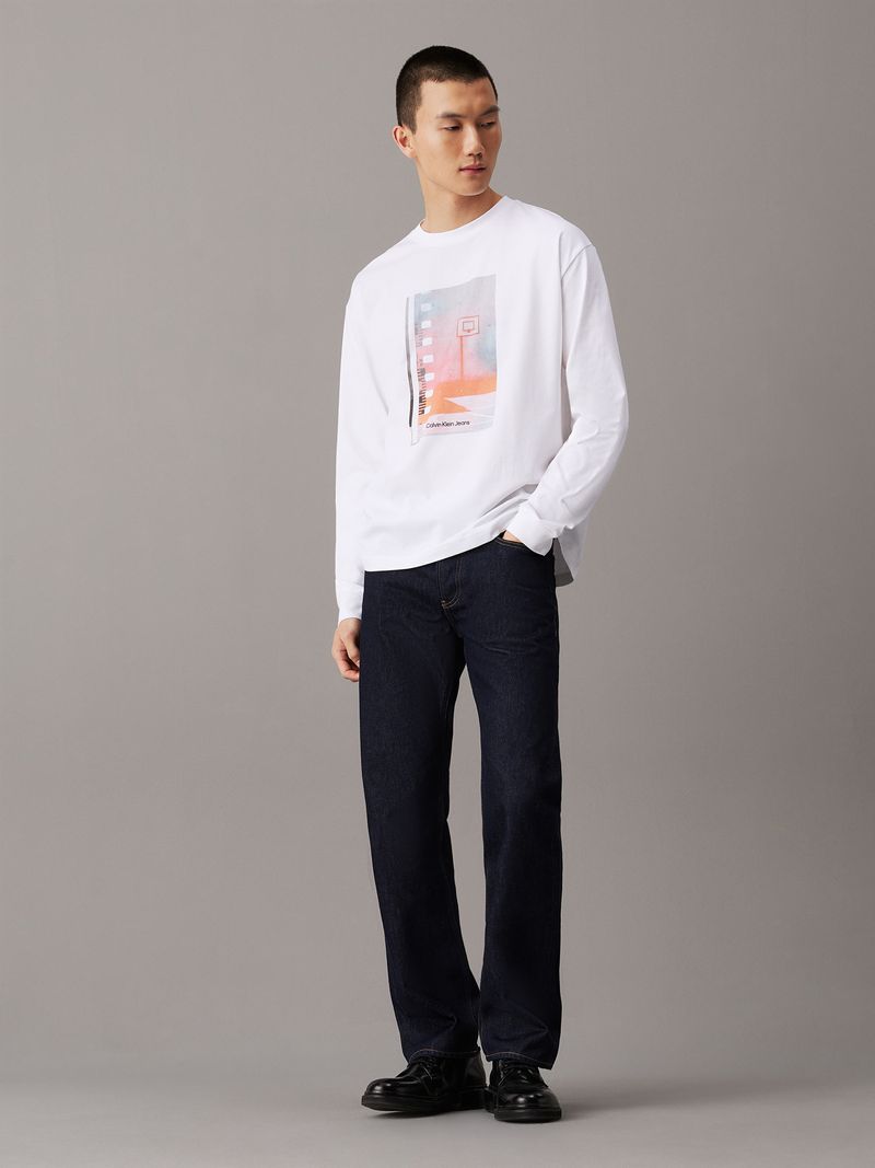 Playera-de-manga-larga-con-estampado-grafico