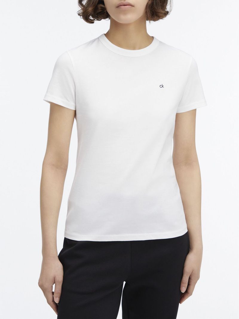 Playera-slim-con-logotipo-bordado