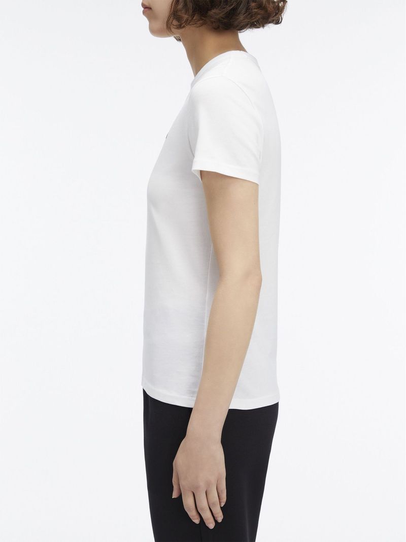 Playera-slim-con-logotipo-bordado