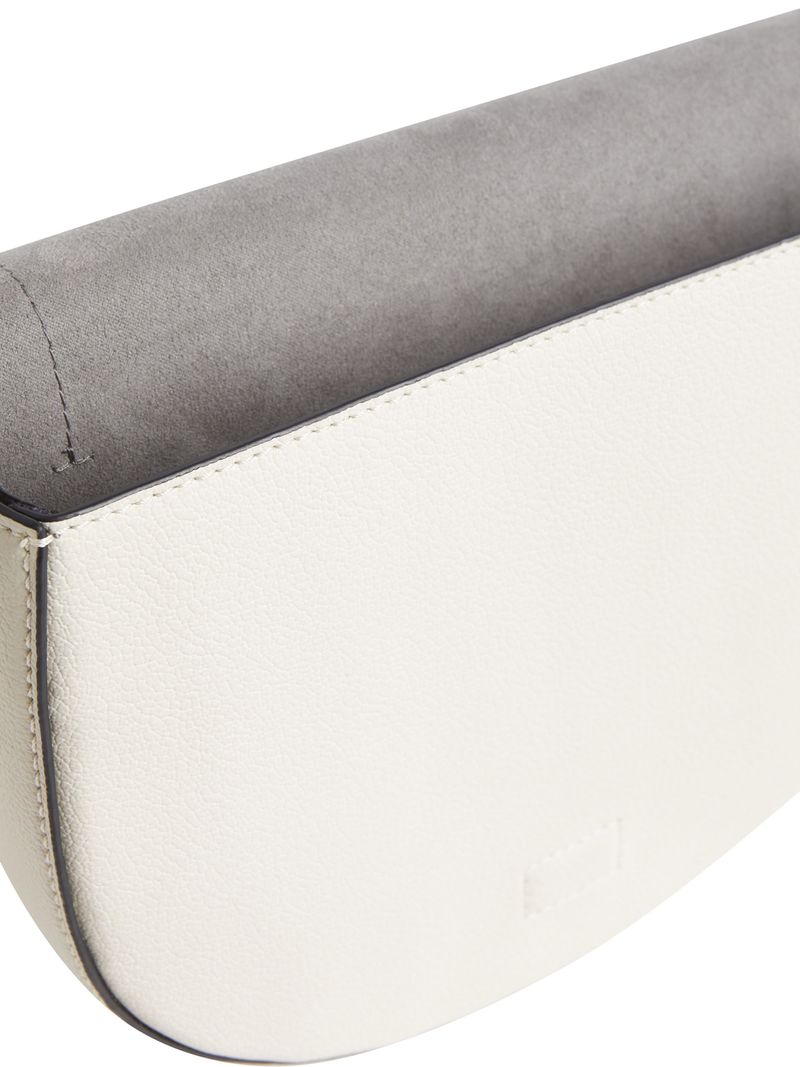 Bandolera-minimal-con-monograma