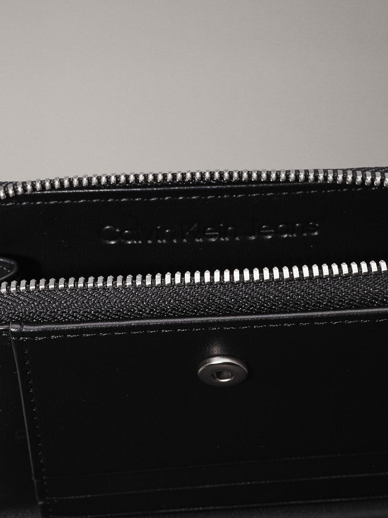 Billetera-con-zipper-en-el-contorno