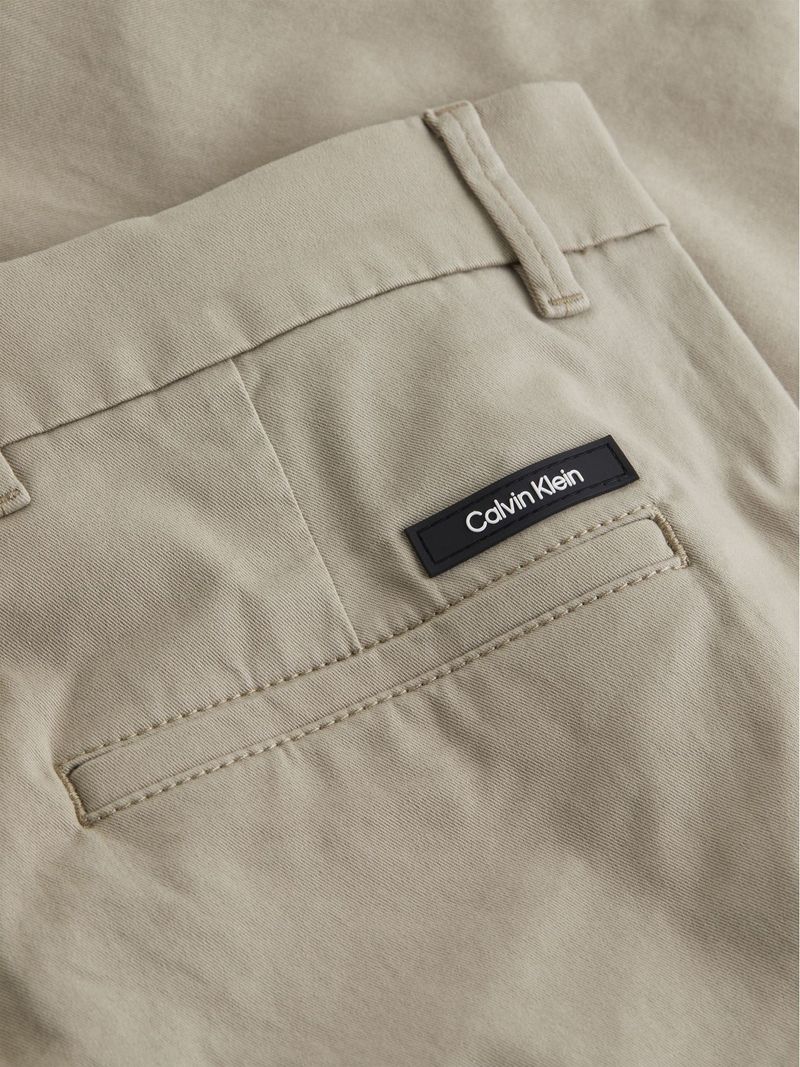 Chinos-slim-de-sarga-elastica