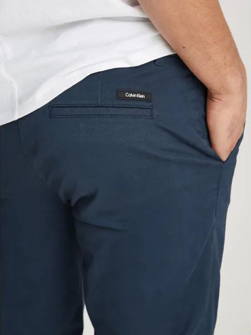 Chinos-slim-de-sarga-elastica