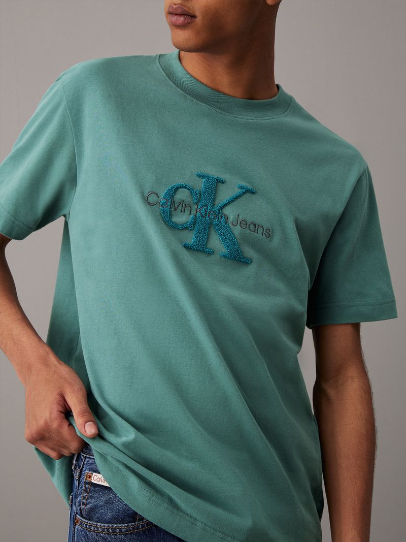 Playera--de-chenille-con-monograma