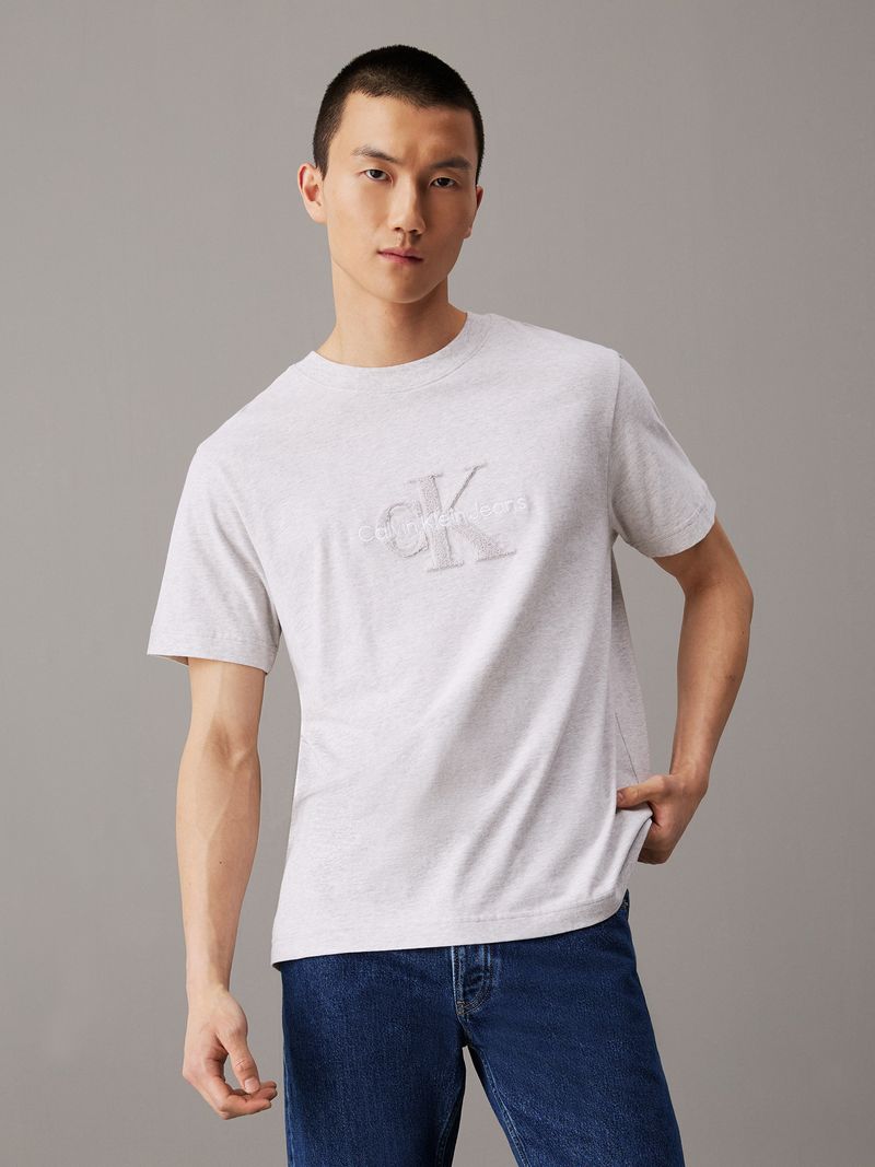 Playera--de-chenille-con-monograma
