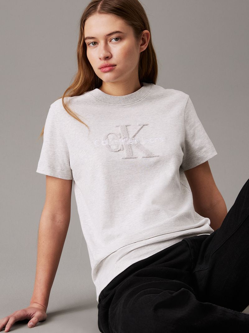 Playera-de-chenilla-con-monograma