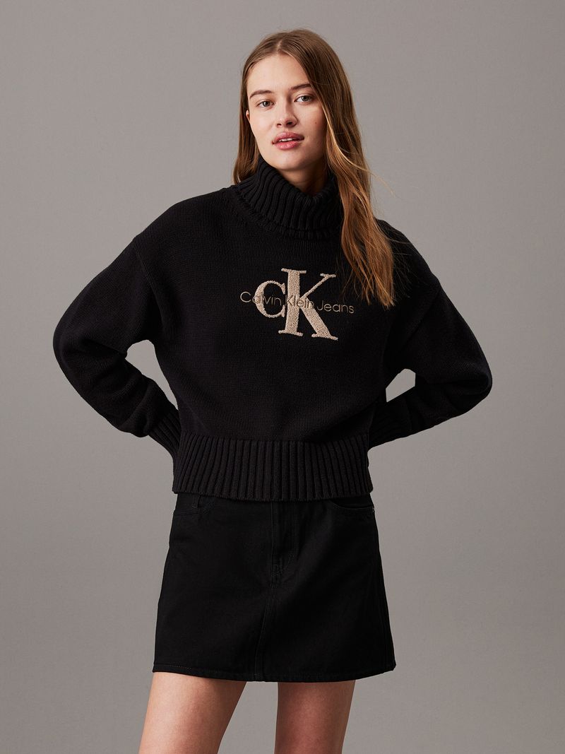 Sueter-de-cuello-alto-con-monograma