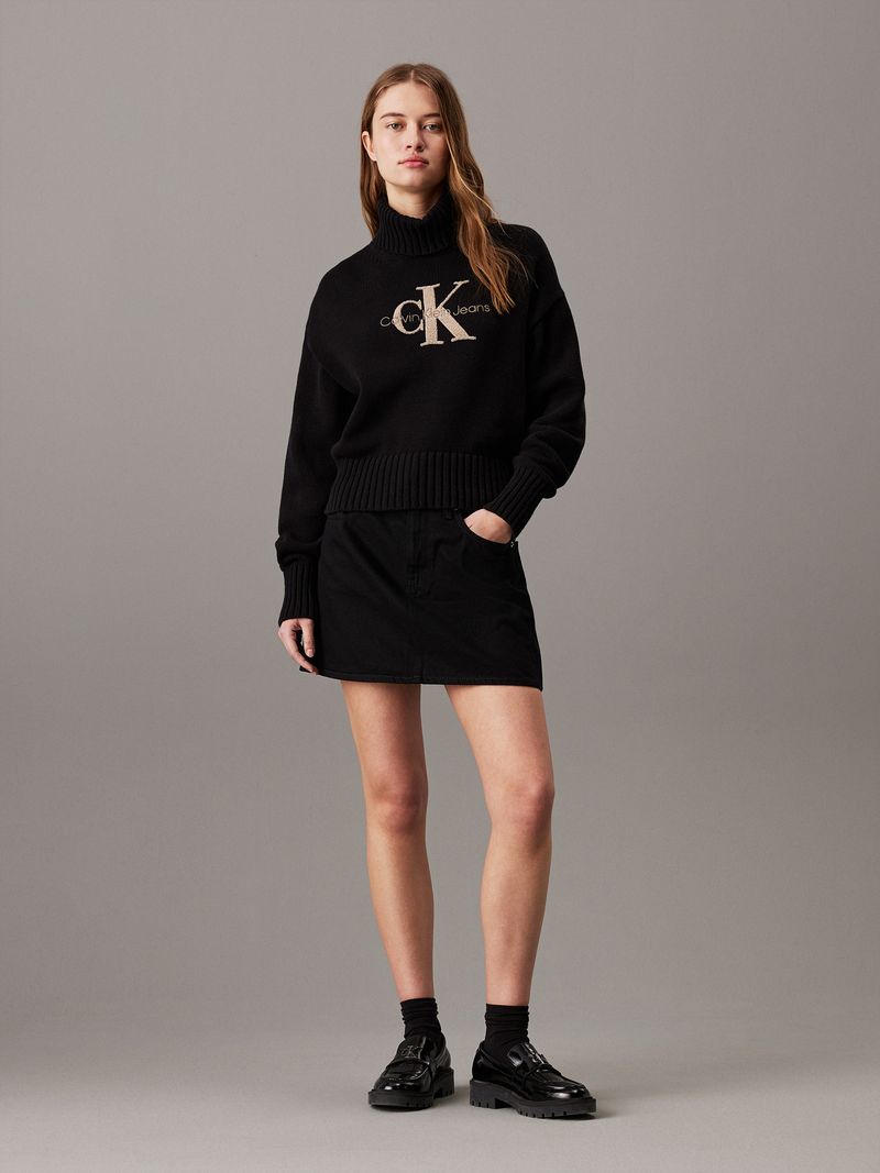 Sueter-de-cuello-alto-con-monograma