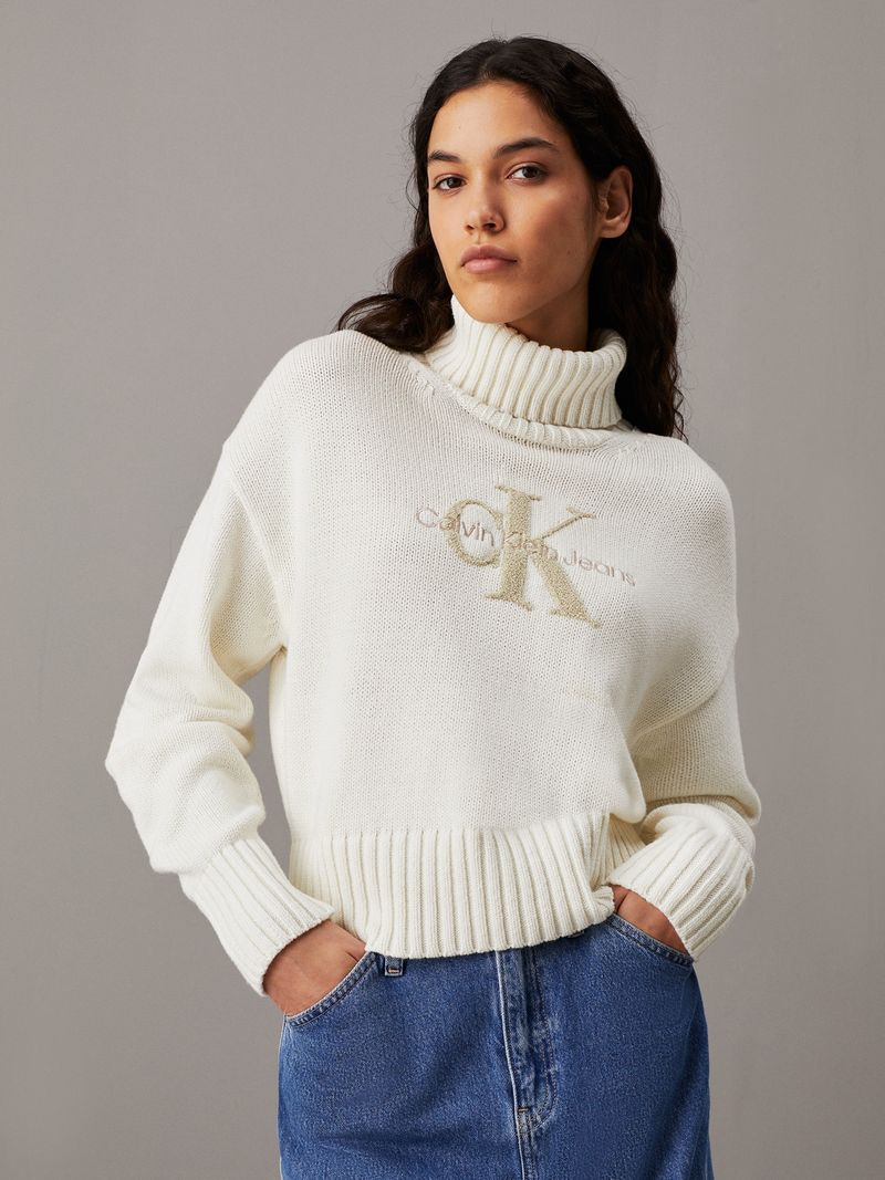 Sueter-de-cuello-alto-con-monograma