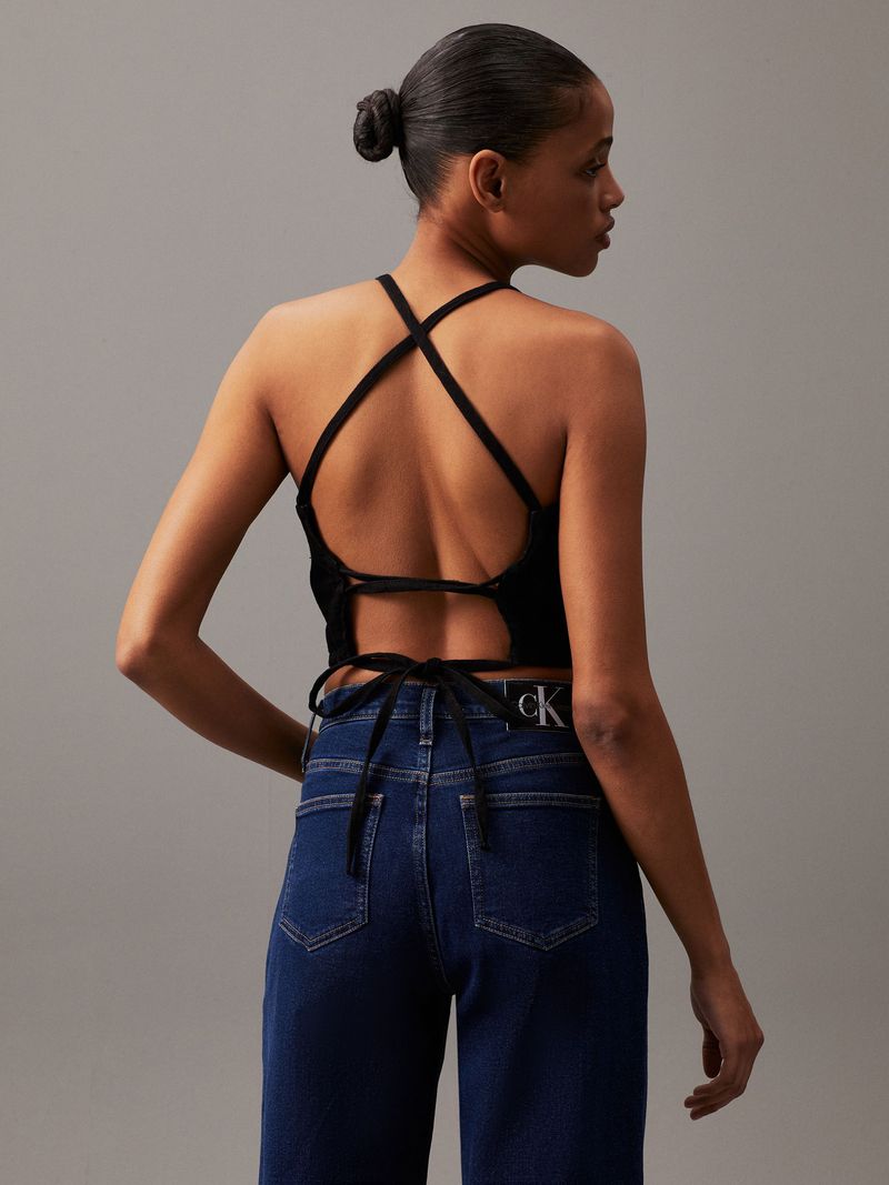 Top-denim-con-cierre-anudado-en-espalda