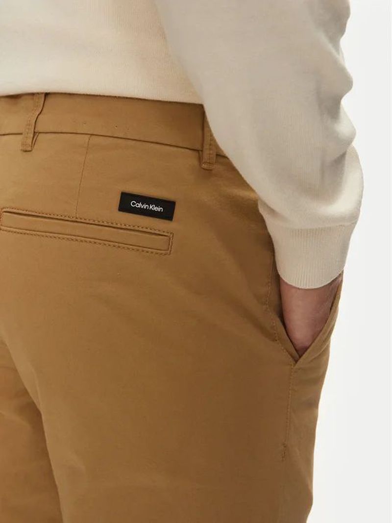 Chinos-slim-de-sarga-elastica