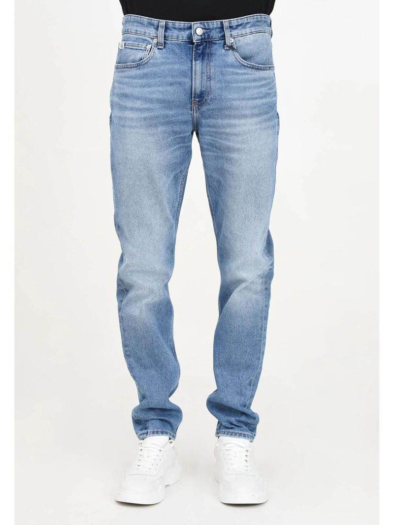 Jeans-slim-taper-con-efecto-desteñido