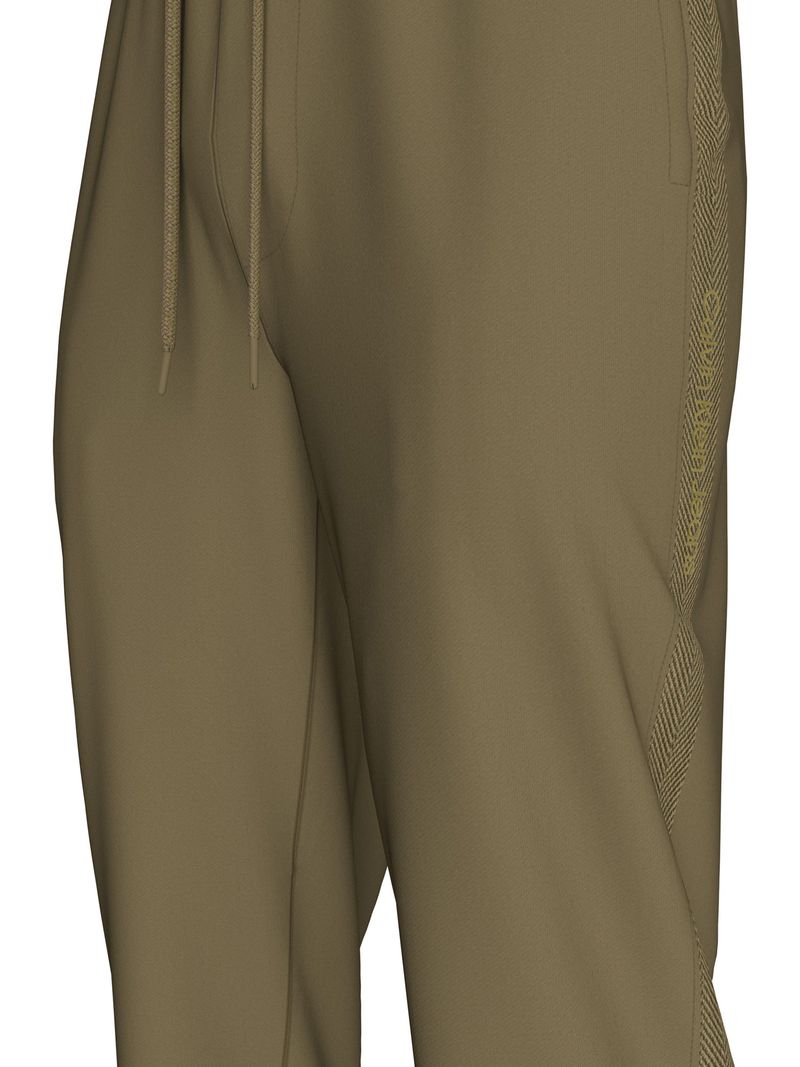 Pantalon-deportivo-con-logo-y-cinta