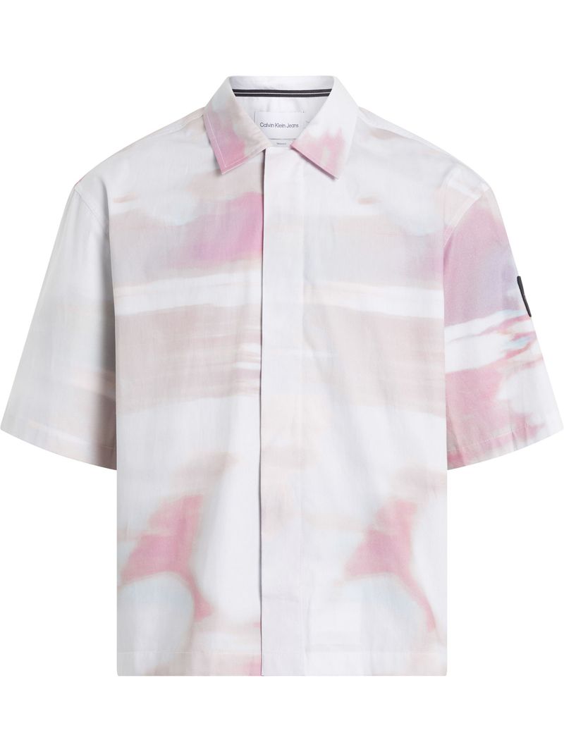 Camisa-manga-corta-con-estampado-difundido