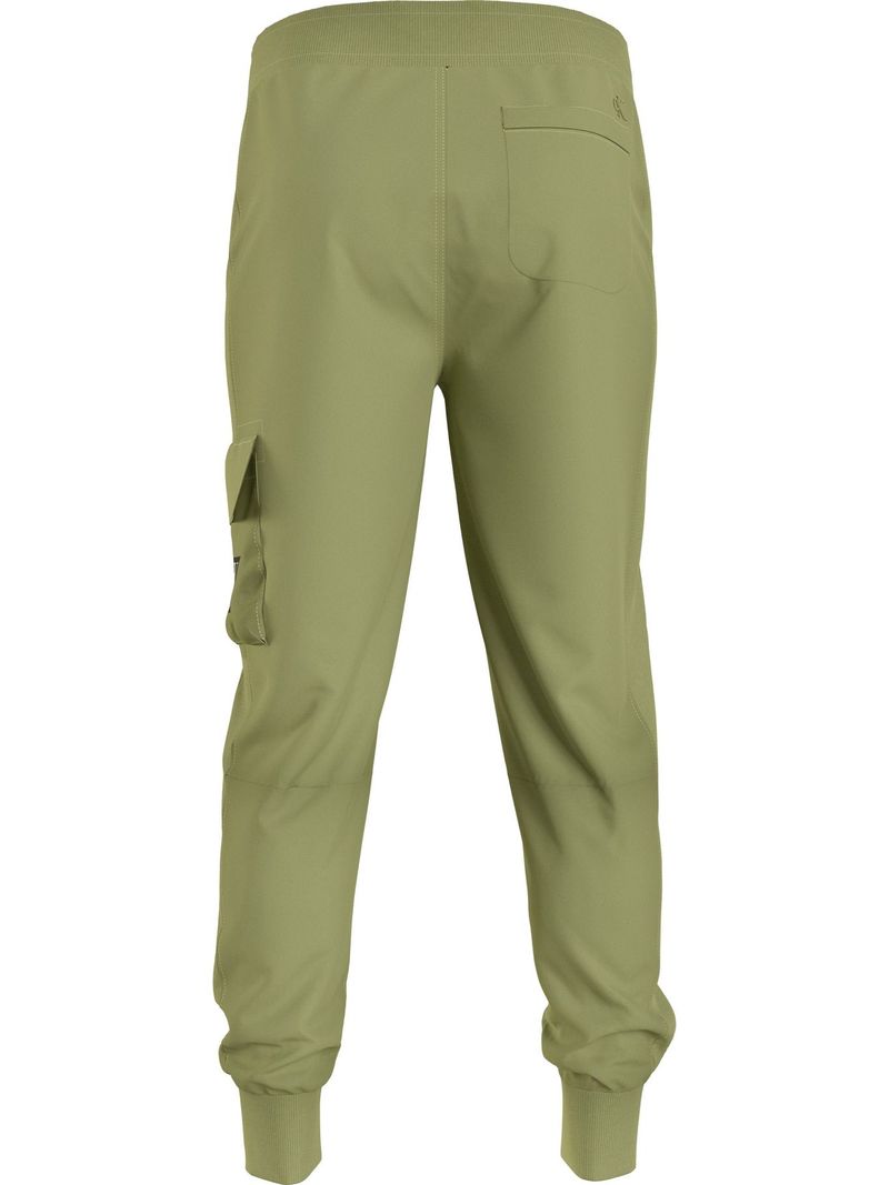 Pantalon-badge-con-bolsillo-cargo