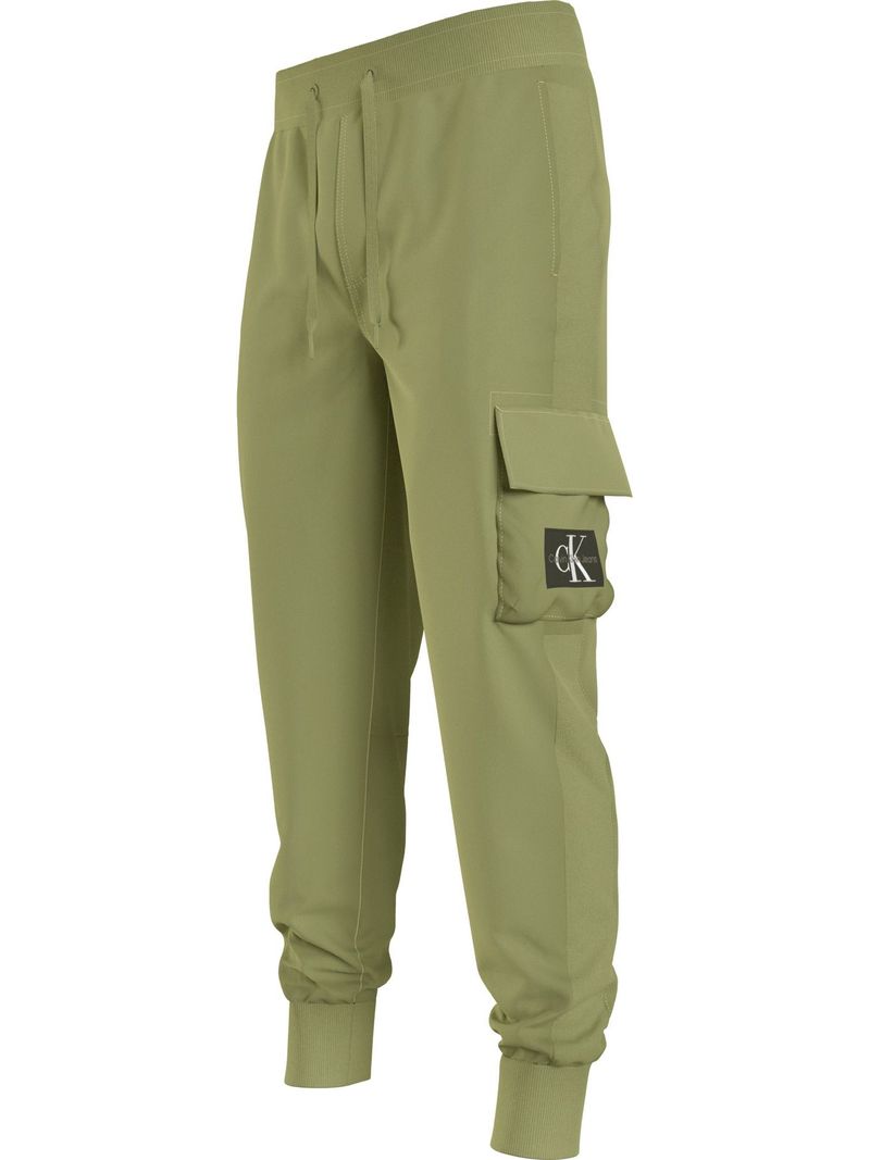 Pantalon-badge-con-bolsillo-cargo