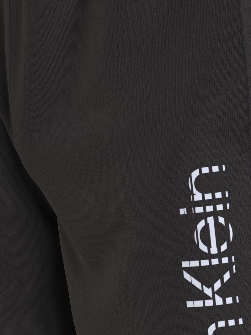 Short-con-logo-degradado