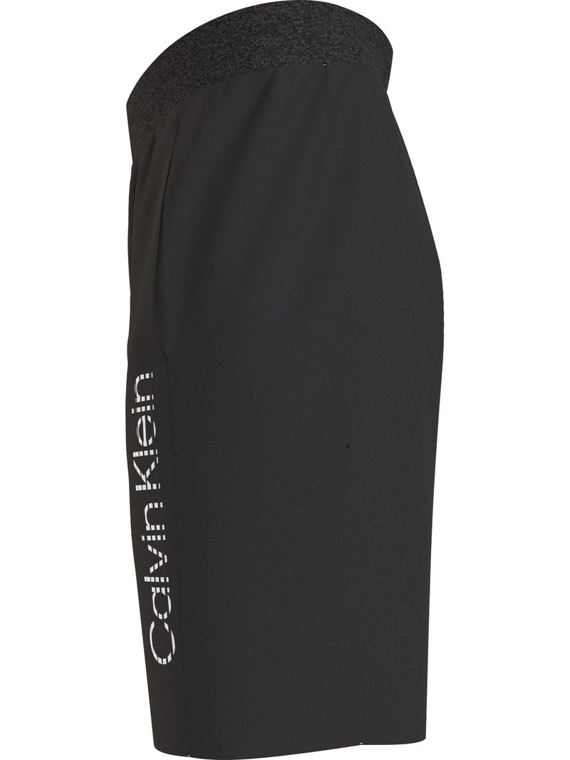 Short-con-logo-degradado