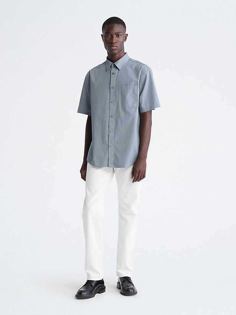 Camisa-manga-corta-sencilla-y-solida-con-logo