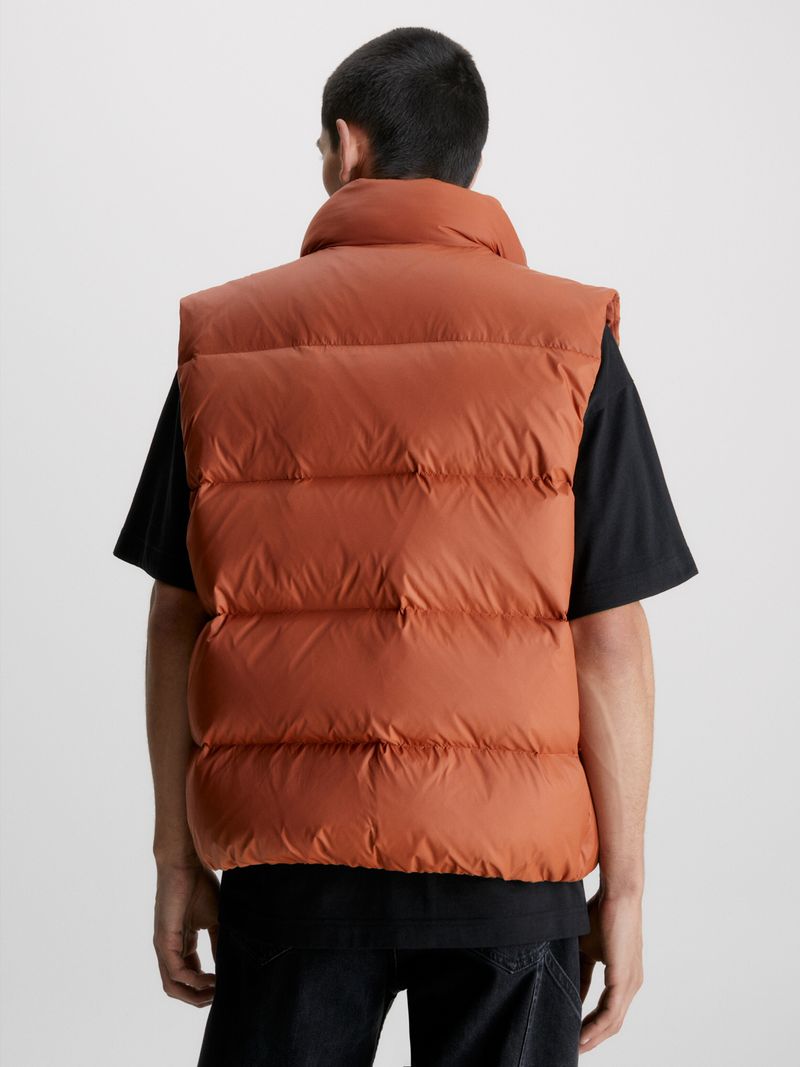 Chaleco-de-plumas-de-nailon-reciclado